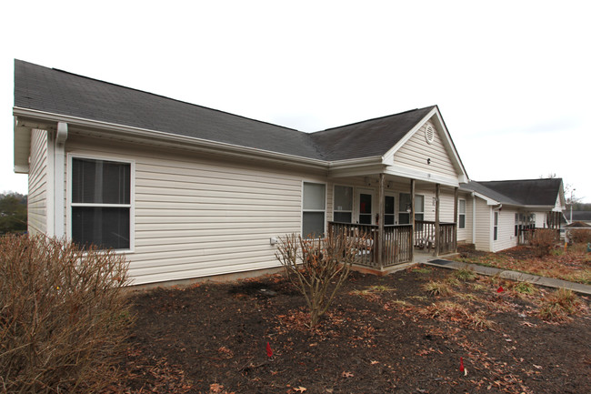 Briarwood Apartments in Jonesville, NC - Building Photo - Building Photo