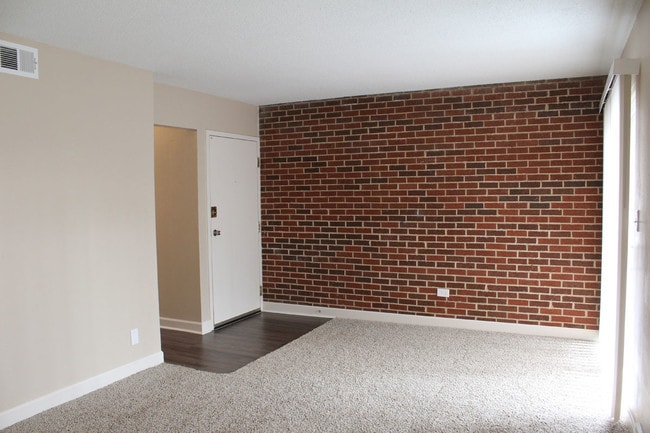 Reserve at Brownstone in Overland Park, KS - Building Photo - Building Photo