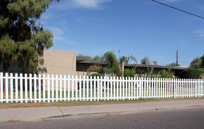 Longview Place Apartments in Phoenix, AZ - Building Photo - Building Photo