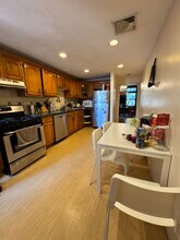 1901 Beacon St, Unit 2 in Brookline, MA - Building Photo - Building Photo