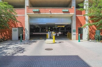 Symphony Center Apartments in Baltimore, MD - Building Photo - Building Photo