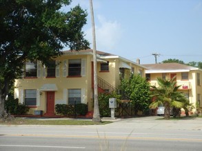 78 Davis Blvd in Tampa, FL - Foto de edificio - Building Photo