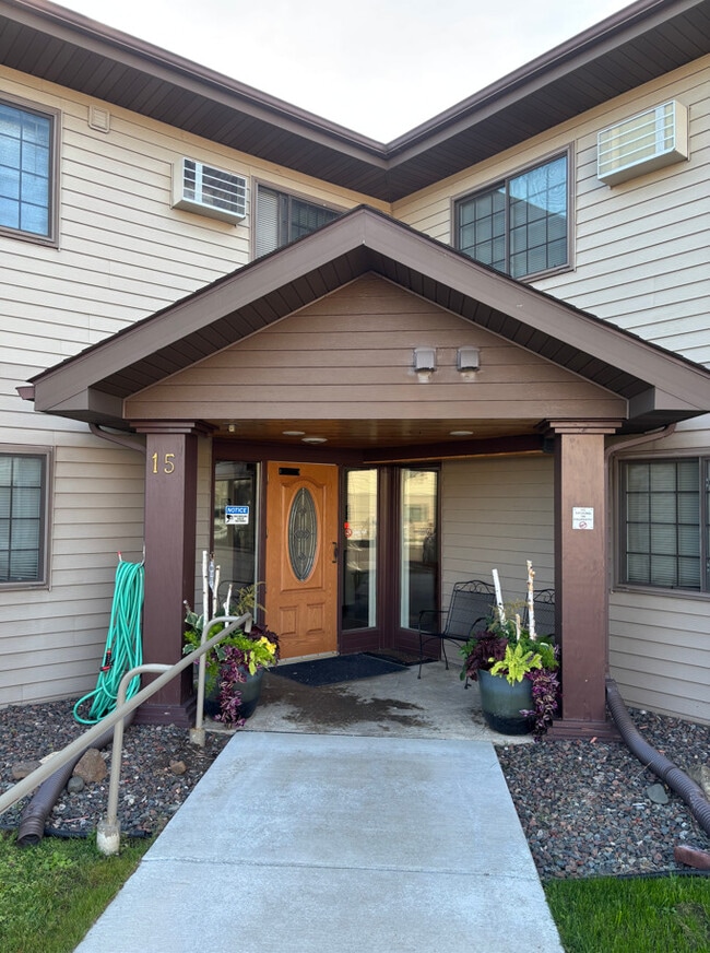 Mount Royal Apartment in Duluth, MN - Building Photo - Building Photo
