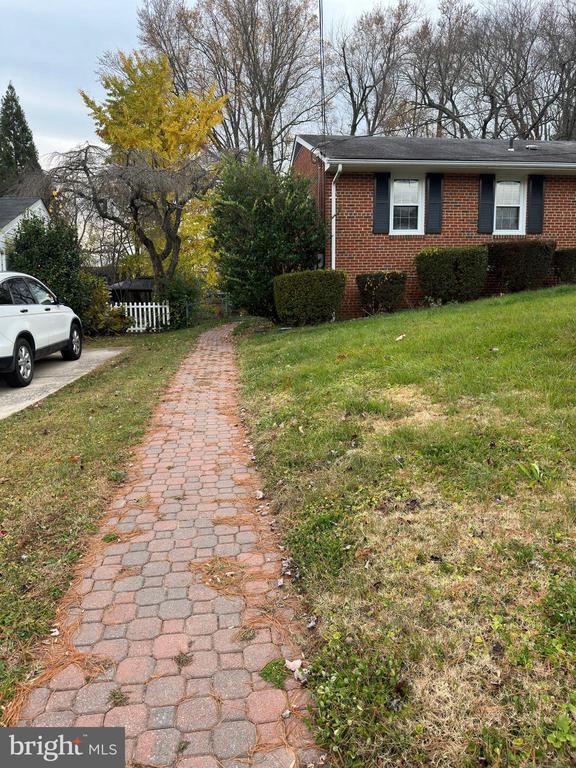 7715 Heritage Dr in Annandale, VA - Building Photo - Building Photo