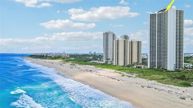 3000 N Ocean Dr in West Palm Beach, FL - Building Photo - Building Photo