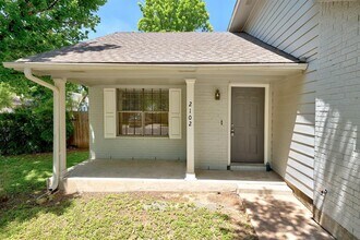 2102 Bluebonnet Dr in Round Rock, TX - Building Photo - Building Photo