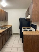 Immaculate 1 Bedroom Apartment in Rockford, IL - Building Photo - Building Photo