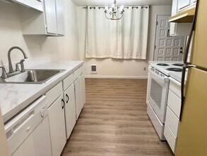 6055 SW 68th Ct in Beaverton, OR - Building Photo - Building Photo