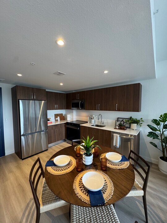 3711 NW 11th St, Unit A4 in Miami, FL - Building Photo