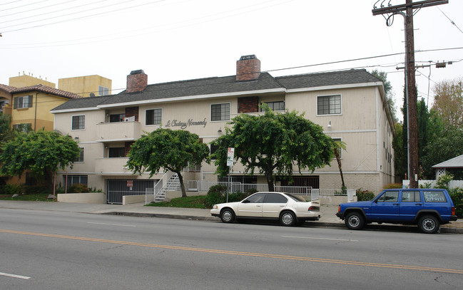 Le Chateau Normandy in Van Nuys, CA - Foto de edificio - Building Photo