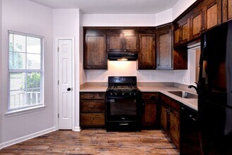 404 Crescent Ct in Yorktown, VA - Building Photo - Building Photo