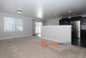 577 S Windsong Ln in Saratoga Springs, UT - Building Photo - Building Photo