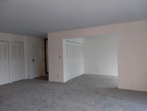 7811 Dassett Ct in Annandale, VA - Building Photo - Building Photo