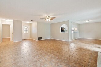 10211 Missel Thrush Dr in Austin, TX - Building Photo - Building Photo