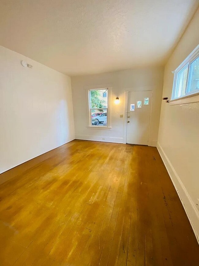 830 SE Belmont St in Portland, OR - Building Photo - Building Photo