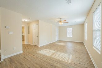 Townhomes in Commerce, Ga! in Commerce, GA - Building Photo - Building Photo