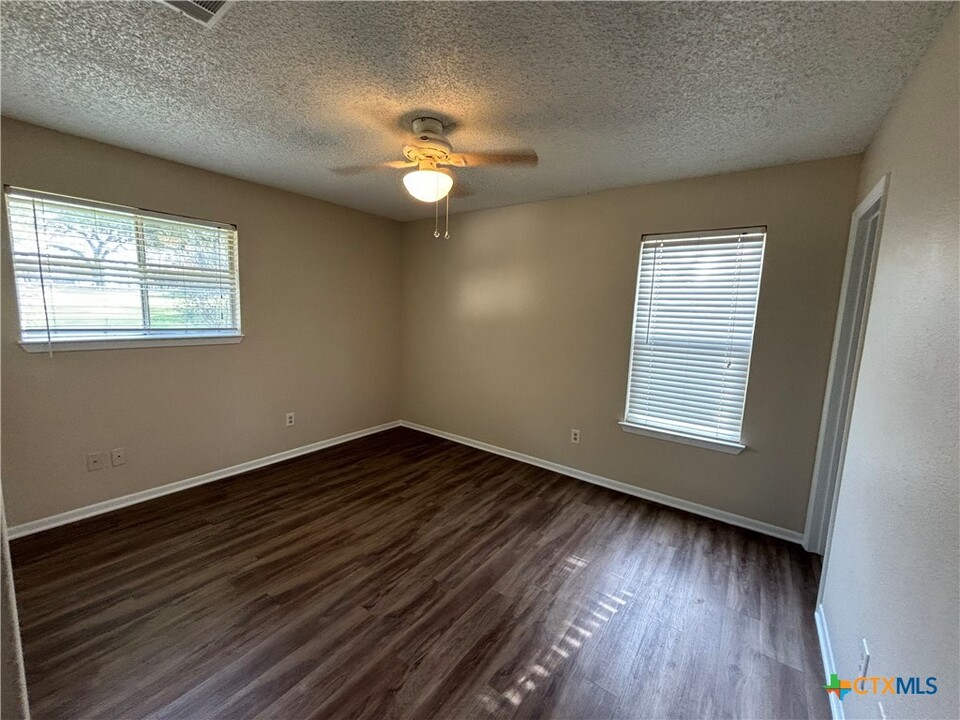 150 Barton Rd in San Marcos, TX - Foto de edificio