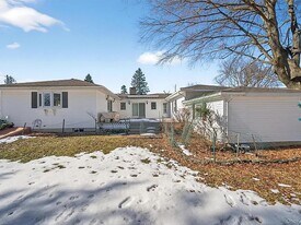 2 Thomas Jefferson Pl in Middletown, NY - Building Photo