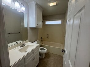 205 Rugen Ln in College Station, TX - Foto de edificio - Building Photo