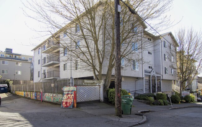 Dry Creek Apartments in Seattle, WA - Foto de edificio - Building Photo