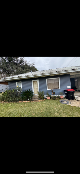 241 N Pine St in Lafayette, LA - Building Photo