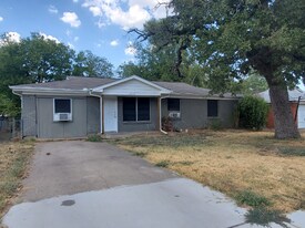 1717 Magnolia Dr in Mesquite, TX - Building Photo