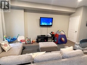 65 Old School Trl in Welland, ON - Building Photo - Building Photo