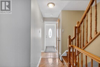 24 Whelan Dr in Ottawa, ON - Building Photo - Building Photo