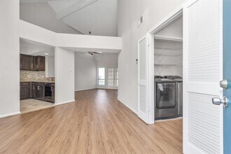4144 Greystone Way in Sugar Land, TX - Building Photo - Building Photo