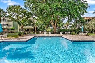 6075 N Sabal Palm Blvd, Unit 103 in Tamarac, FL - Building Photo - Building Photo