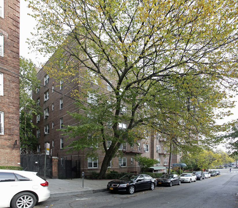 The Curtis Residence in Kew Gardens, NY - Building Photo