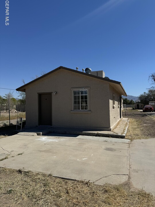 5824 Westside Dr in El Paso, TX - Foto de edificio