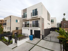 476 N Oxford Ave in Los Angeles, CA - Foto de edificio - Building Photo