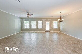 111 Meadow Mill Dr in Conroe, TX - Foto de edificio - Building Photo