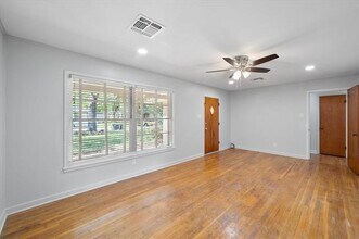 2903 College Cir in Corsicana, TX - Foto de edificio - Building Photo