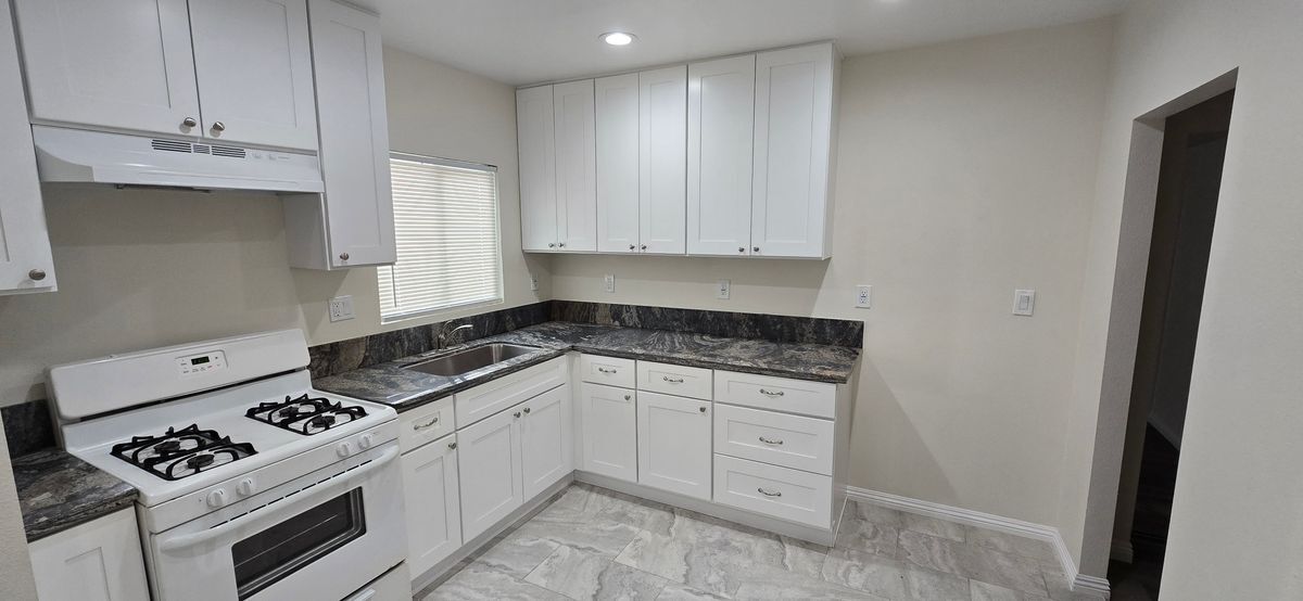 128 N Sheridan St in Corona, CA - Building Photo