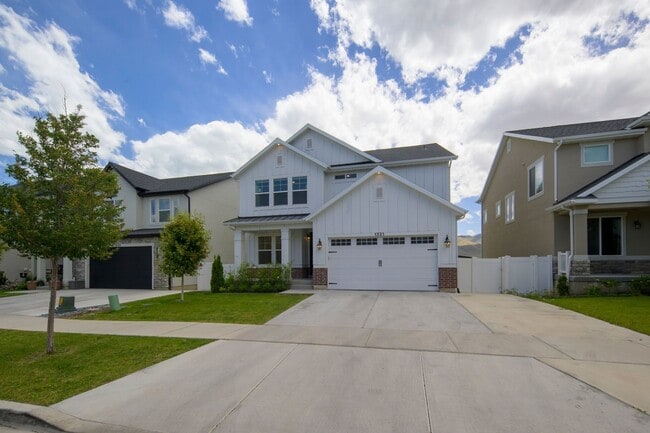 property at 1331 W Quailhill Rd