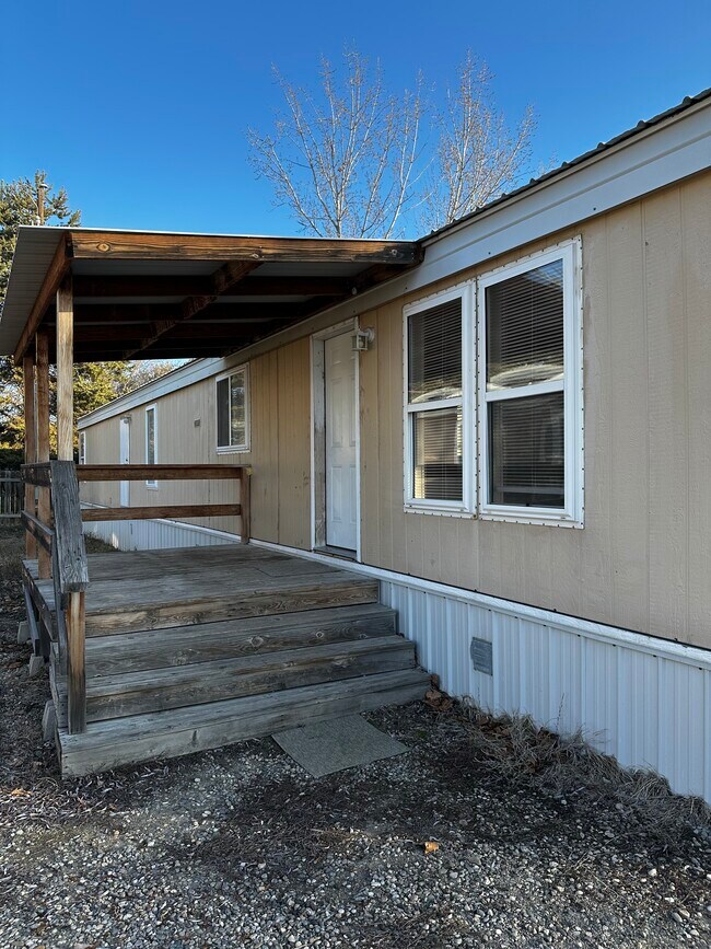 2020 Ua Ave in Emmett, ID - Building Photo - Building Photo