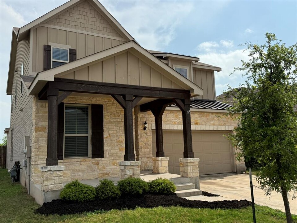 329 Duroc Dr in Hutto, TX - Building Photo