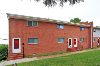 Pembroke Pines Apartments in Hampton, VA - Building Photo - Building Photo