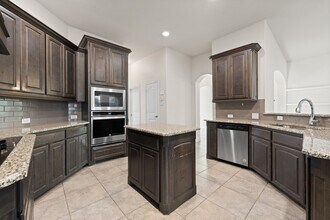 105 Live Oak Dr in Crowley, TX - Building Photo - Building Photo