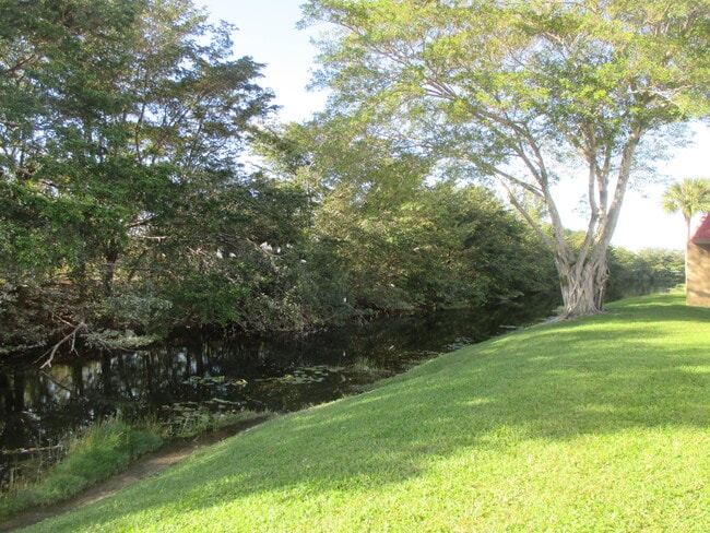 200 Lake Carol Dr in West Palm Beach, FL - Building Photo - Building Photo