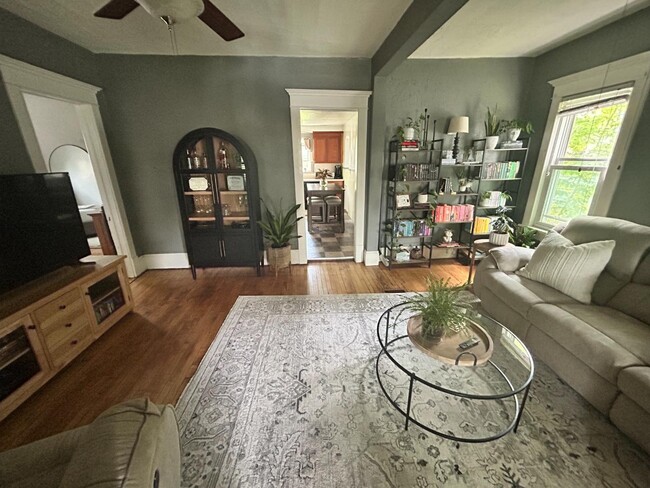 property at 412 Avon St