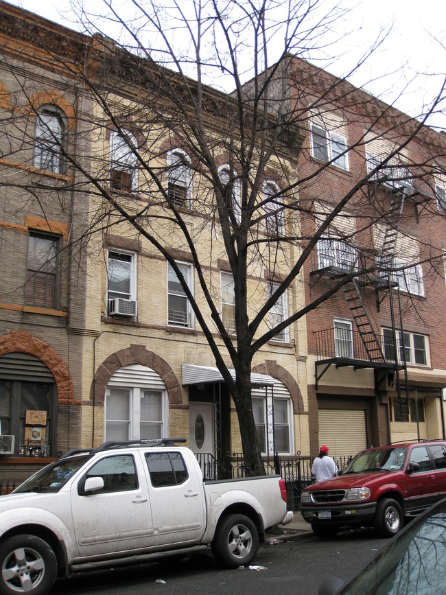 261 Stanhope St in Brooklyn, NY - Building Photo - Building Photo