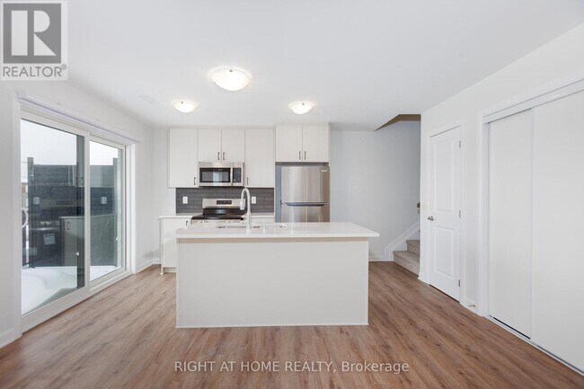 1221 Creekway Private in Ottawa, ON - Building Photo - Building Photo