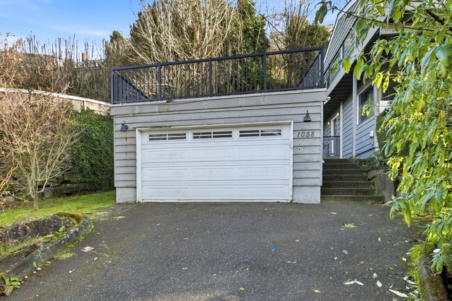 1058 California Ln SW in Seattle, WA - Building Photo - Building Photo