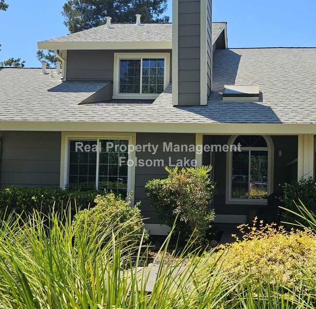 property at 102 Pierpoint Cir