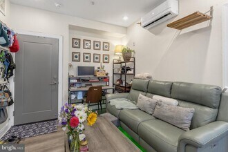 511 Gorgas Ln-Unit -D in Philadelphia, PA - Building Photo - Building Photo