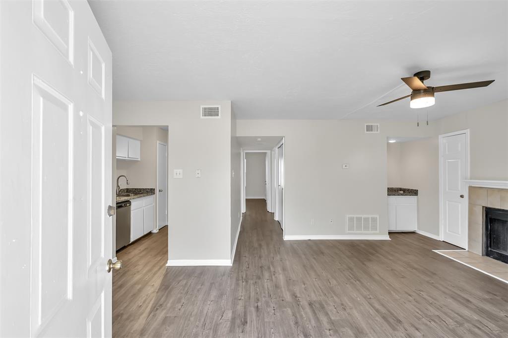900 Holly Dr in Conroe, TX - Building Photo