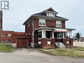4893 Hunter St in Niagara Falls, ON - Building Photo